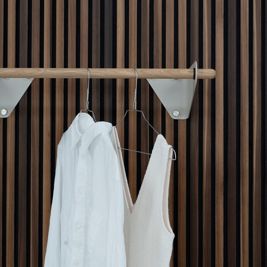 Bild 1 von 4 in Linn Kleiderstange Galerie