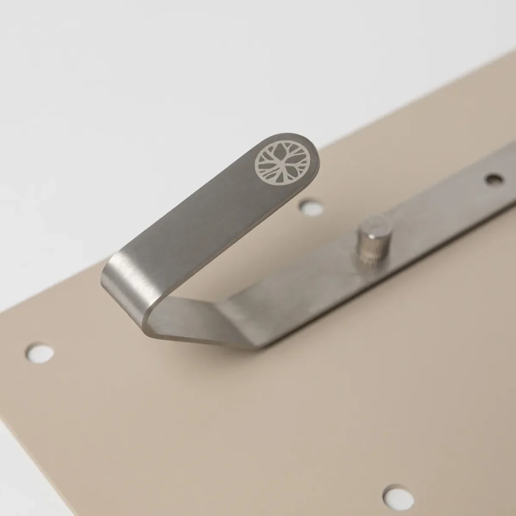 Bild 3 von 8 in EMBRACE | Nell TV-Mount Galerie