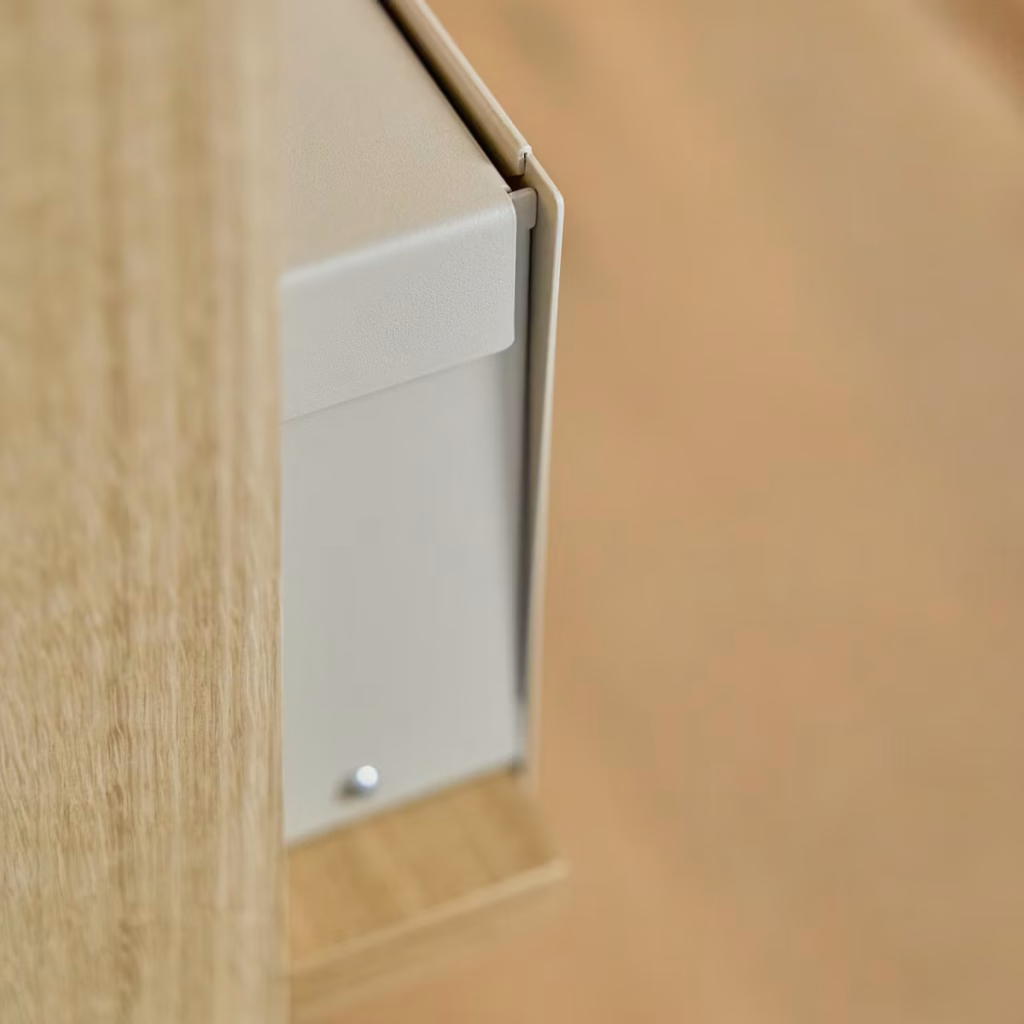 Bild 6 von 9 in EMBRACE | Nell Metal Box Galerie