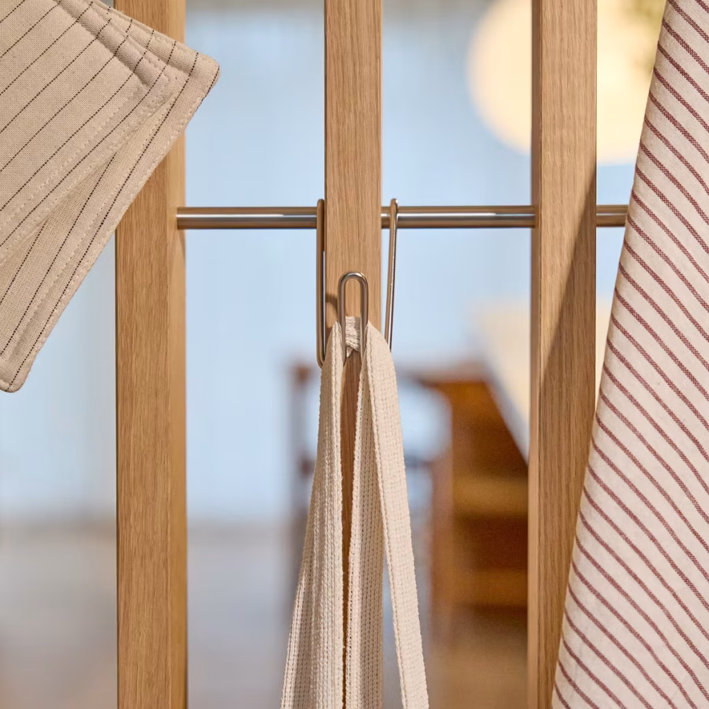 Bild 4 von 7 in EMBRACE | Alva Wire Hook Galerie