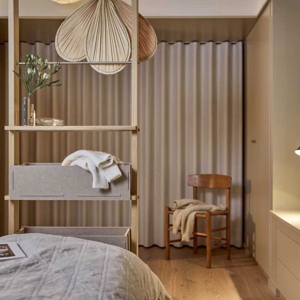 Bild 6 von 8 in EMBRACE | BM2 Galerie