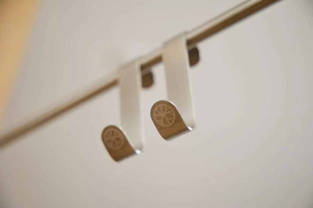 Bild 4 von 9 in EMBRACE | S-hook (2 pcs) Galerie